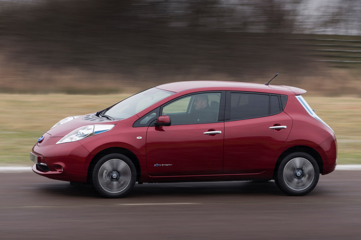 Nissan Leaf panning