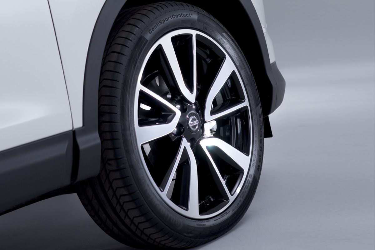 Nissan Qashqai alloy wheel