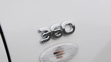 Nissan Qashqai badge