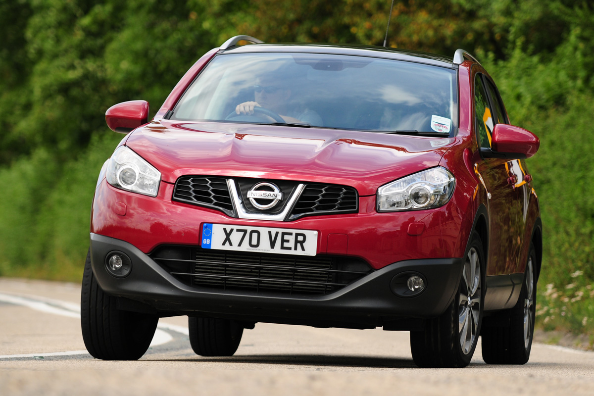 Nissan Qashqai front cornering