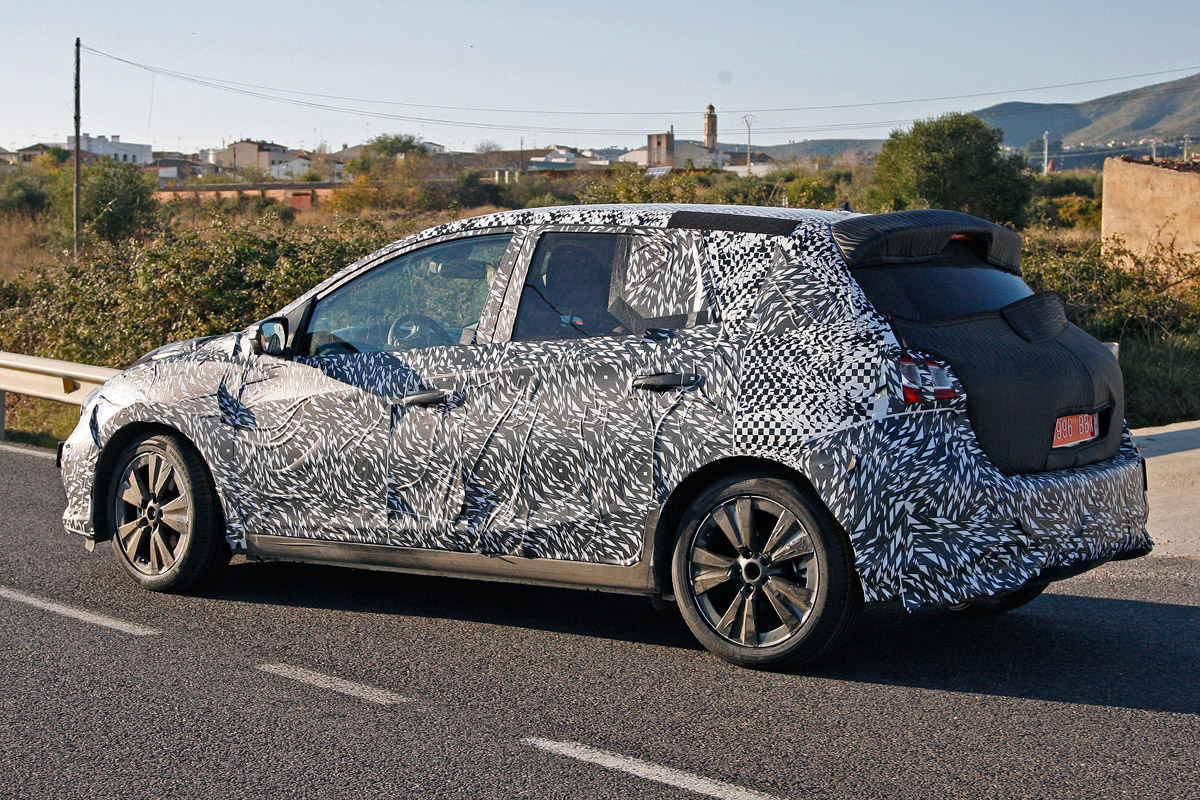 Nissan VW Golf rival side