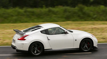 Nissan 370Z Nismo panning
