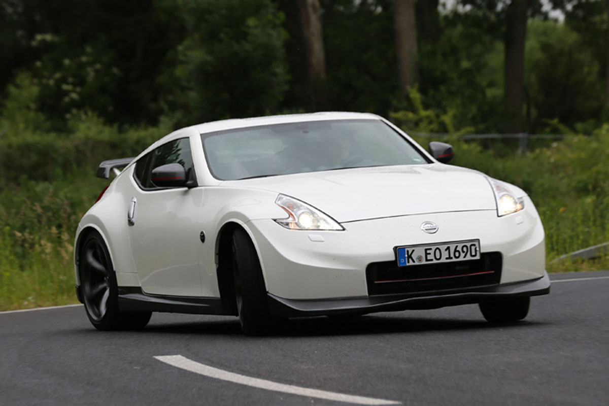 Nissan 370Z Nismo front cornering