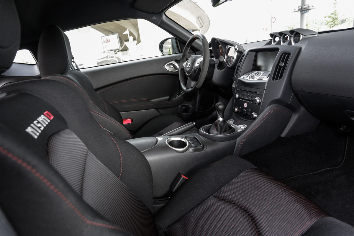 Nissan 370Z Nismo interior 2