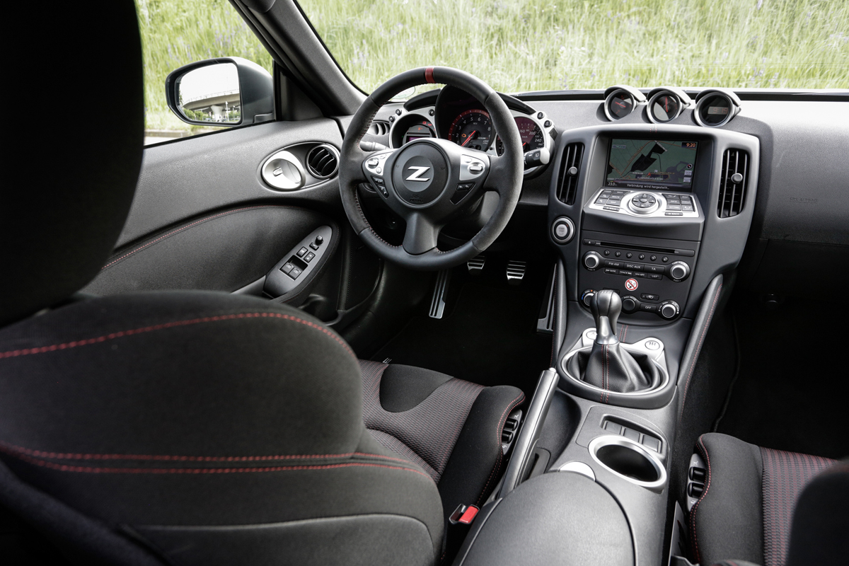 Nissan 370Z Nismo interior 3