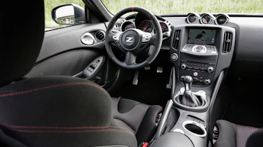 Nissan 370Z Nismo interior 3