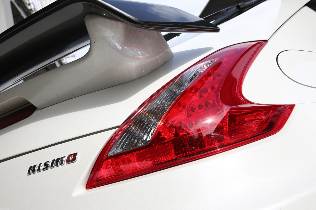 Nissan 370Z Nismo light