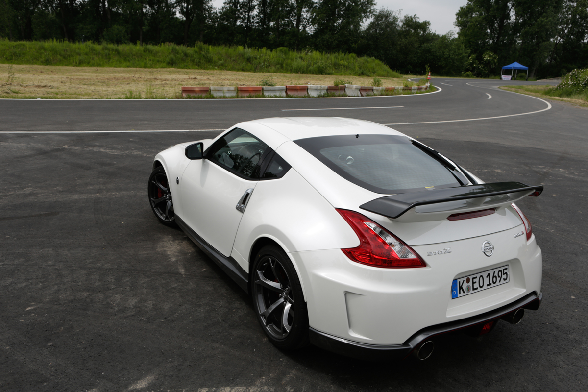 Nissan 370Z Nismo rear static