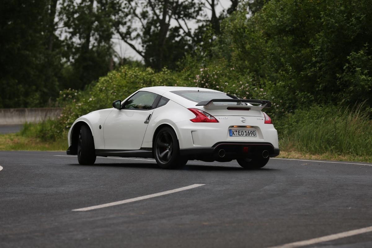 Nissan 370Z Nismo rear corner