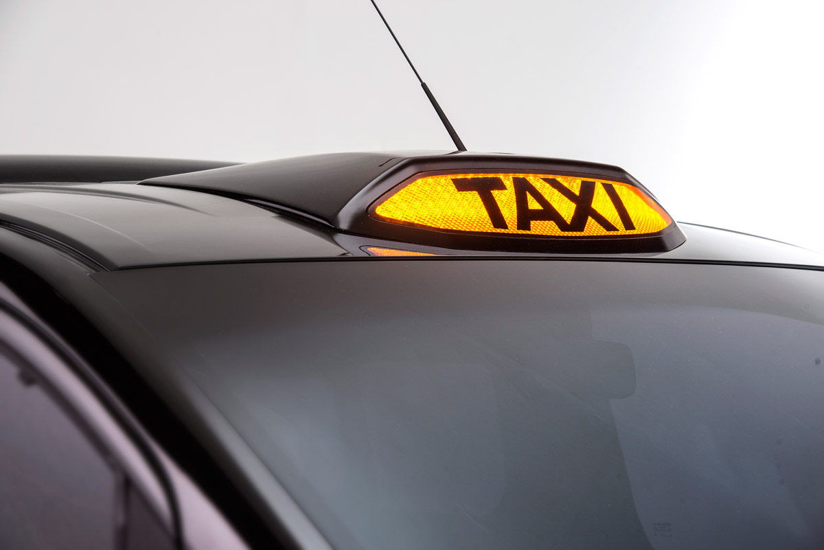 Nissan electric taxi 2015 light