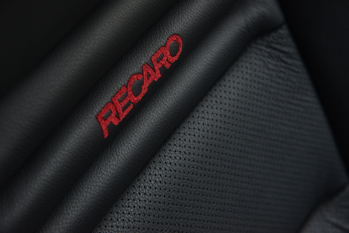 Nissan GT-R 2013 seat detail