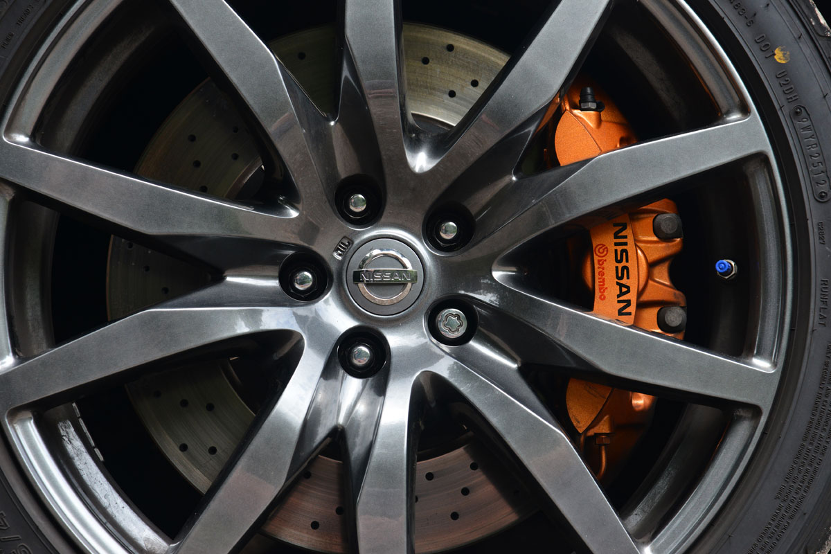 Nissan GT-R 2013 wheel detail 