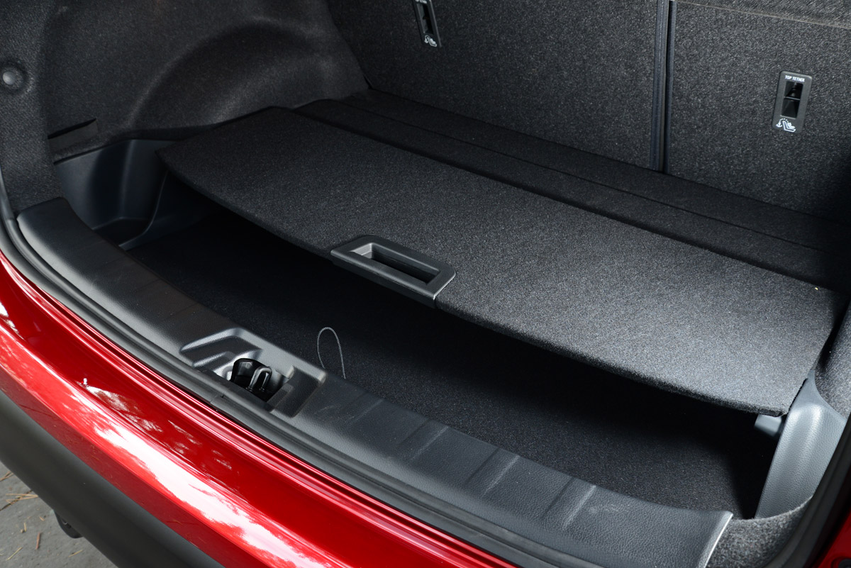 Nissan Qashqai Tekna 2014 boot 2