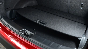 Nissan Qashqai Tekna 2014 boot 2