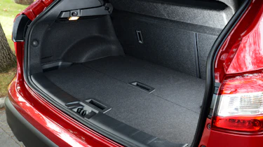 Nissan Qashqai Tekna 2014 boot 3