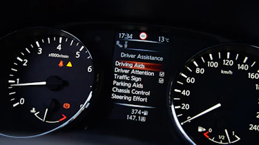 Nissan Qashqai Tekna 2014 dials
