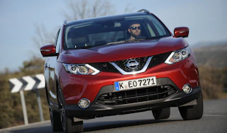 Nissan Qashqai Tekna 2014 front action