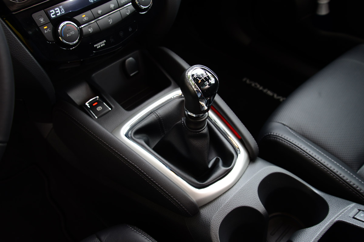 Nissan Qashqai Tekna 2014 gearstick