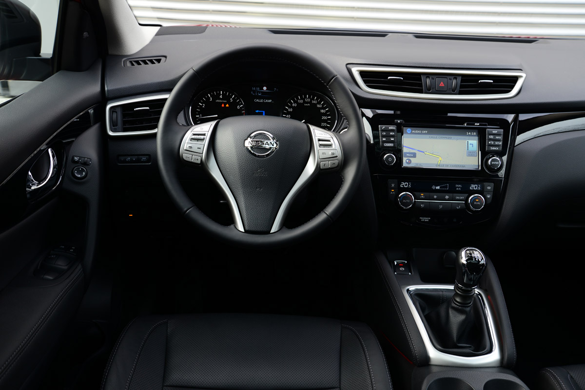Nissan Qashqai Tekna 2014 interior