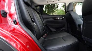 Nissan Qashqai Tekna 2014 rear seats