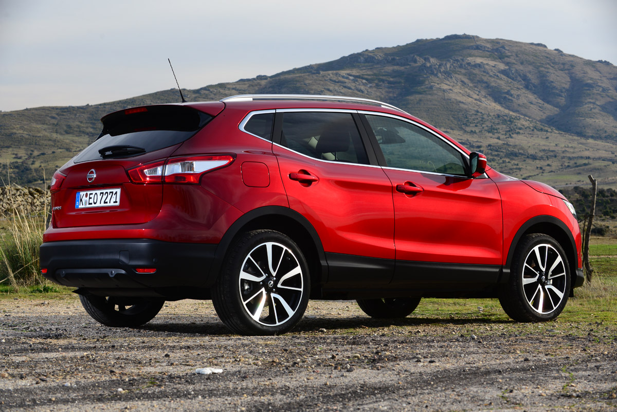 Nissan Qashqai Tekna 2014 rear static