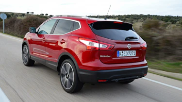 Nissan Qashqai Tekna 2014 rear tracking