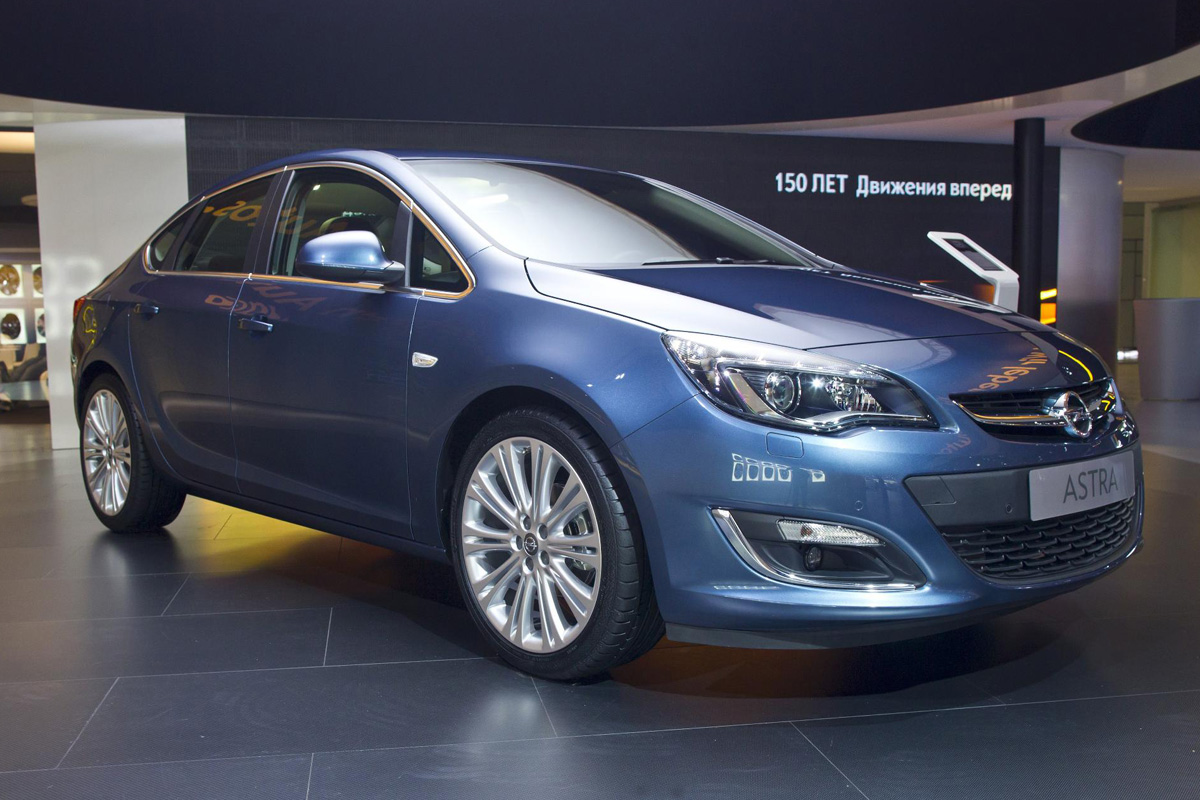 Opel Astra saloon