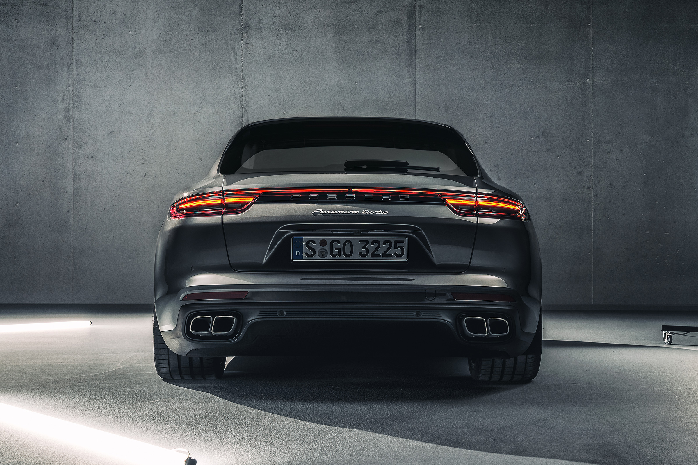 Porsche Panamera Sport Turismo front