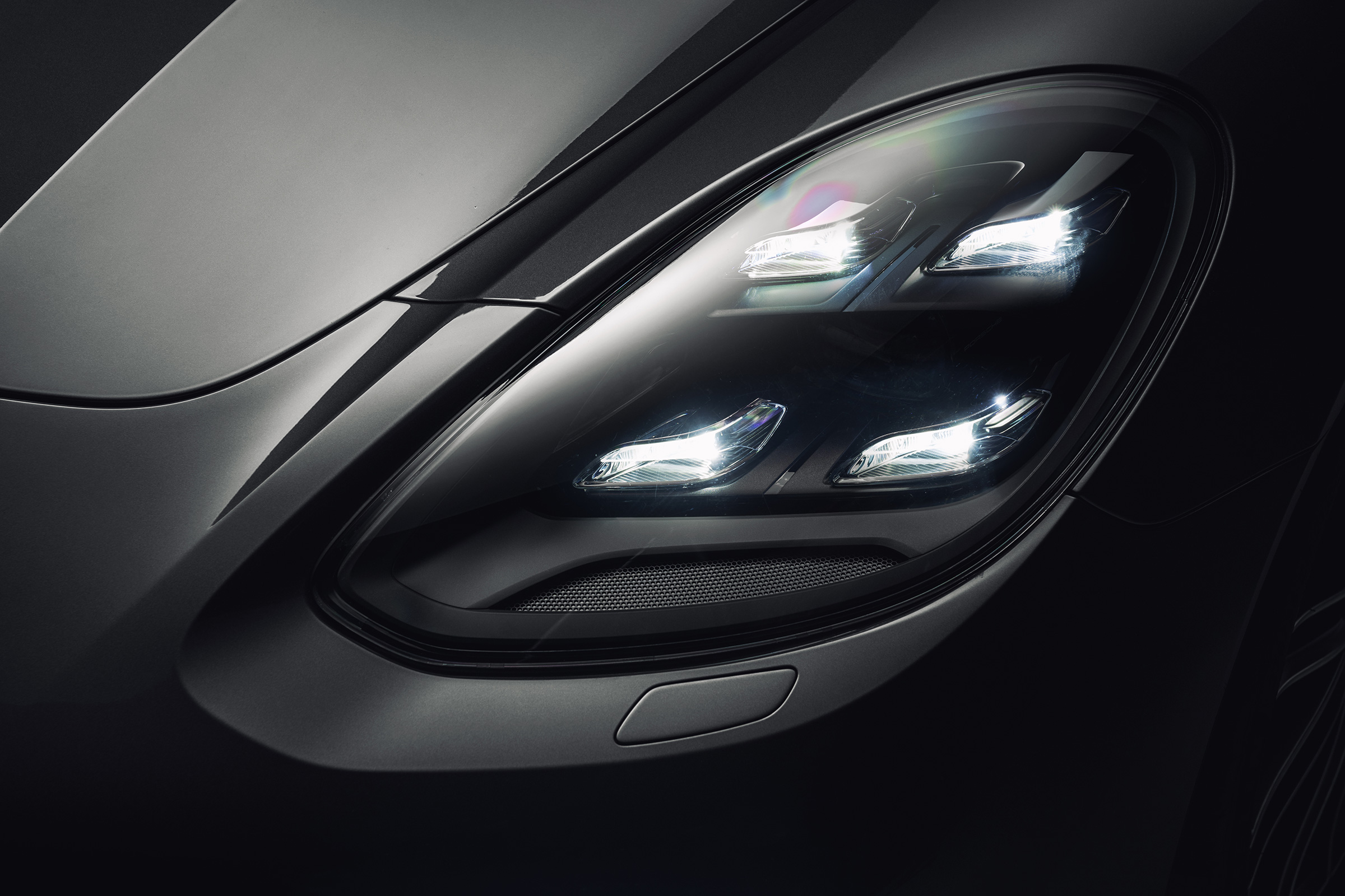Porsche Panamera Sport Turismo front tracking