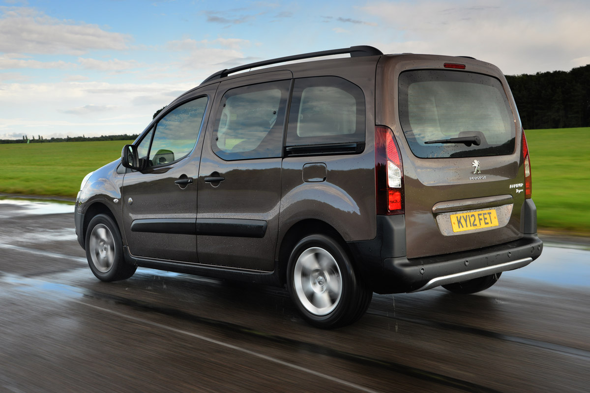 Peugeot Partner Tepee rear tracking