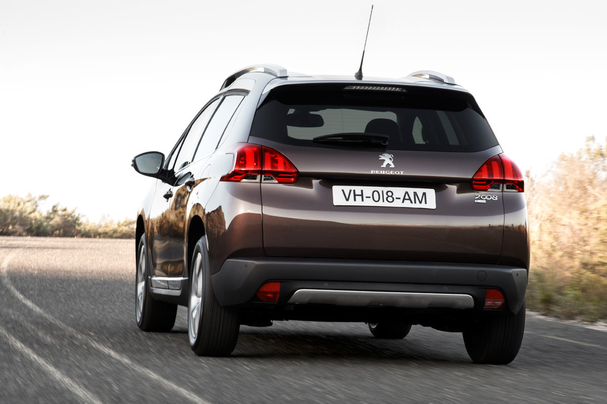 Peugeot 2008 1.6 VTi rear cornering