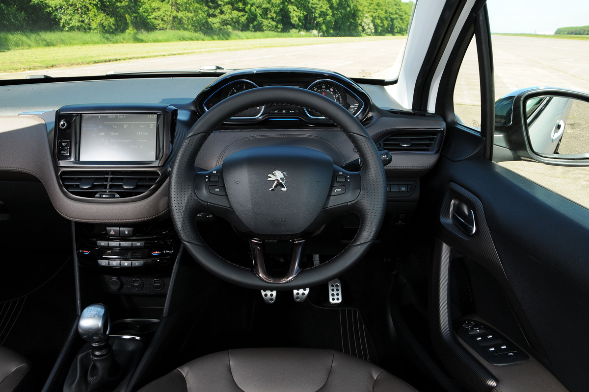 Peugeot 2008 1.6 VTi interior