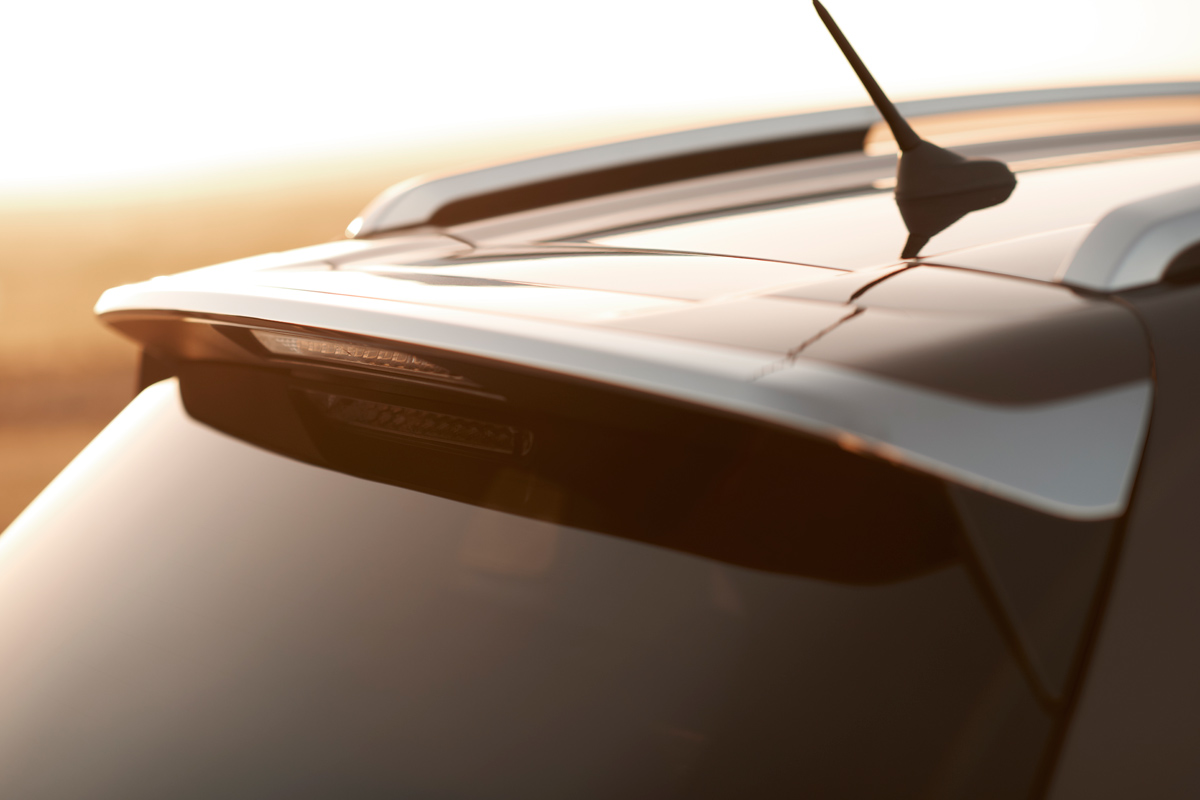 Peugeot 2008 1.6 VTi spoiler