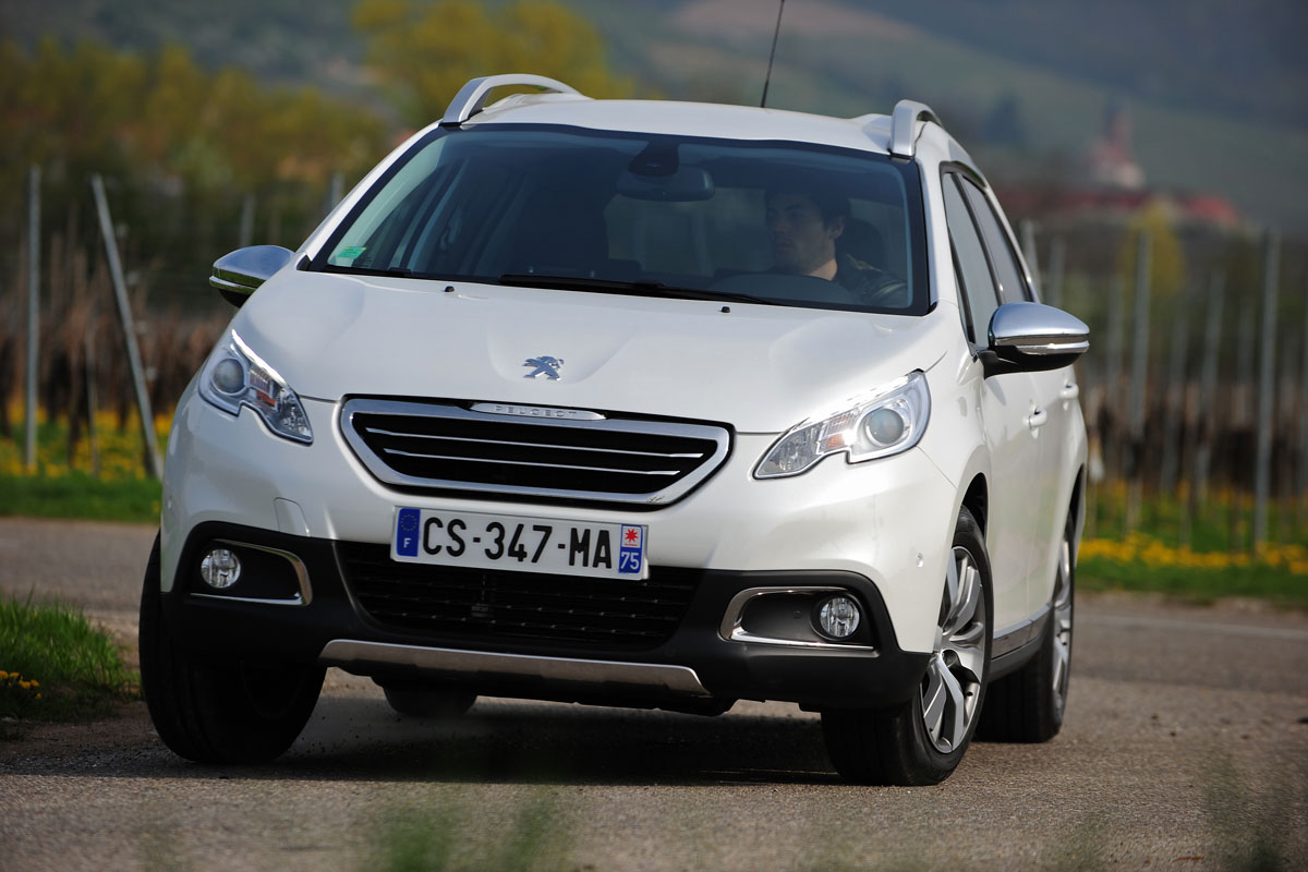 Peugeot 2008 front corner