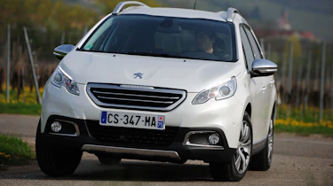 Peugeot 2008 front corner
