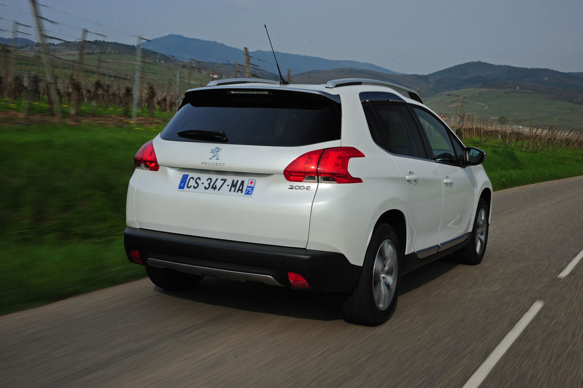 Peugeot 2008 rear tracking