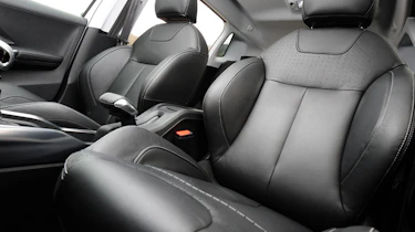 Peugeot 2008 front seats