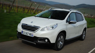 Peugeot 2008 front tracking