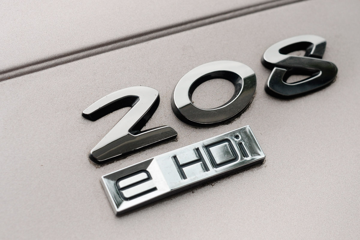 Peugeot 208 badge