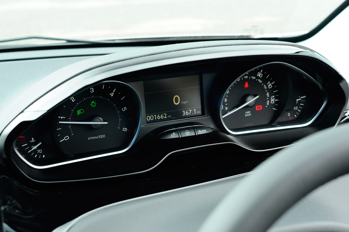 Peugeot 208 sat-nav dials