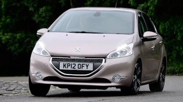 Peugeot 208 front