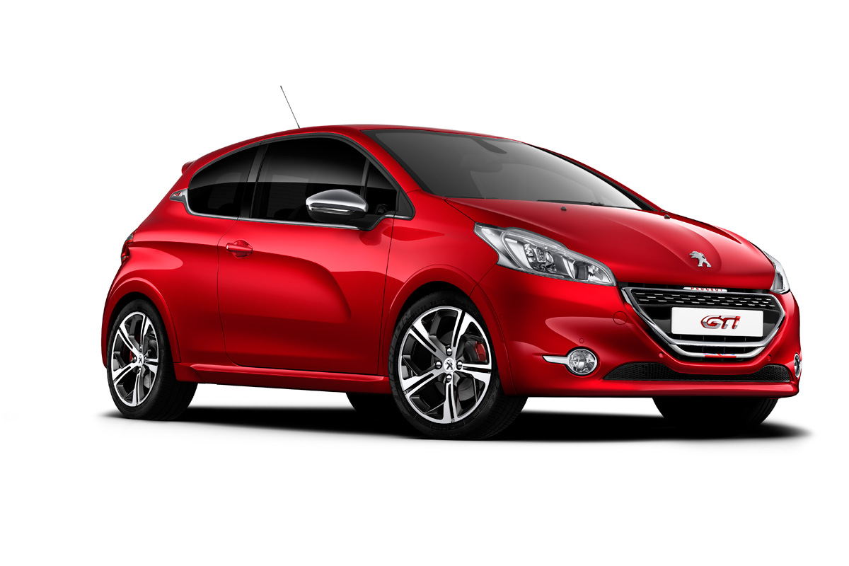 Peugeot 208 GTi front tracking