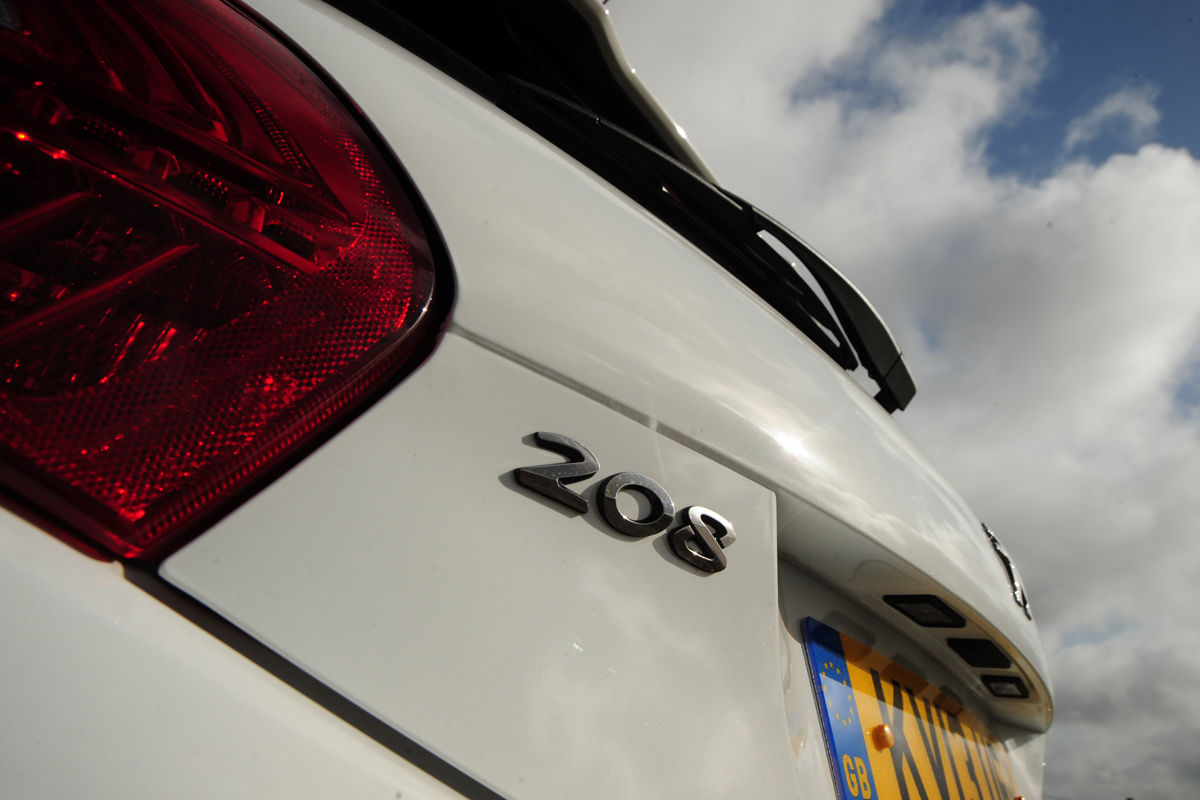 Peugeot 208 GTi badge