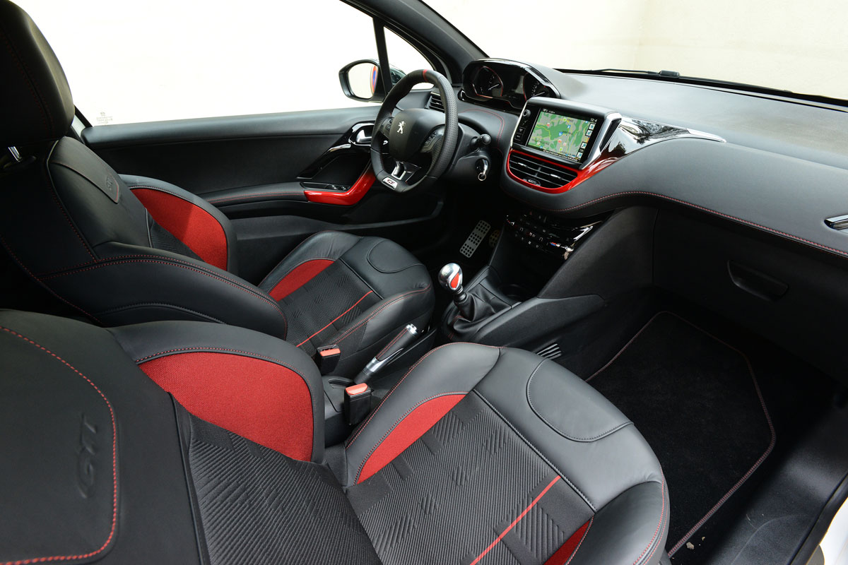 Peugeot 208 GTi cabin