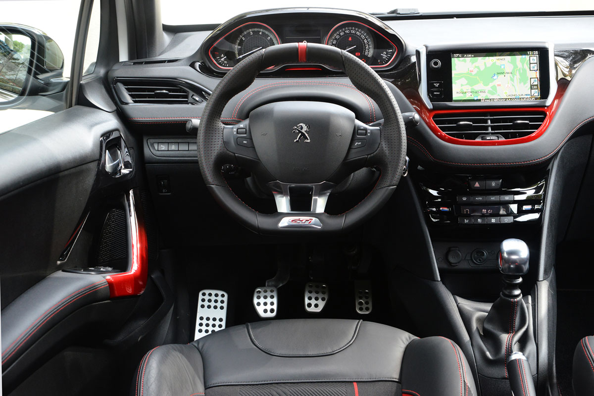 Peugeot 208 GTi dashboard