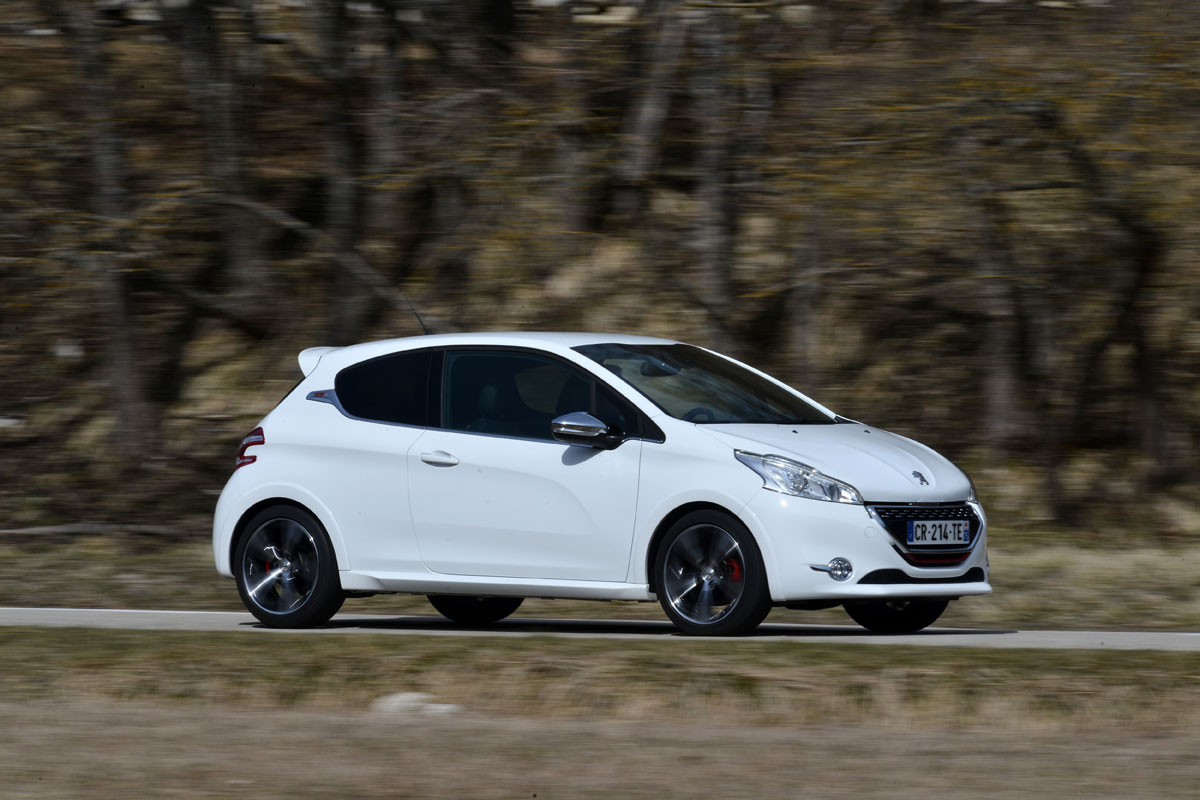 Peugeot 208 GTi profile