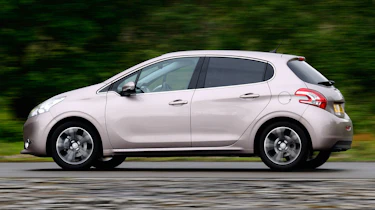 Peugeot 208 panning profile