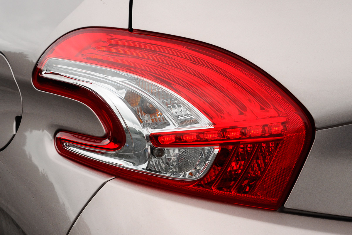 Peugeot 208 rear light