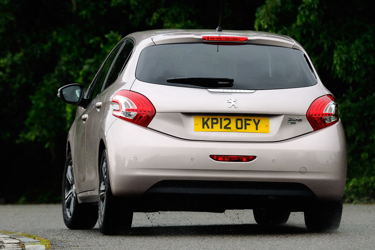 Peugeot 208 rear
