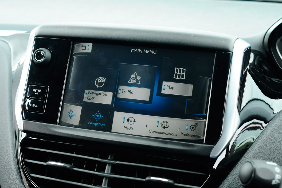 Peugeot 208 sat-nav detail